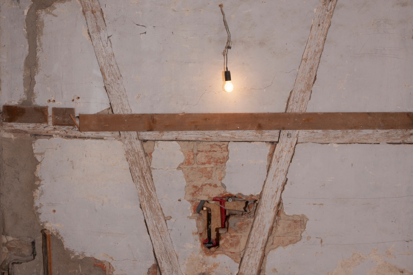 Egal ob Wände, Elektrik oder Rundumsanierung – DEA UG ist ihr Handwerksspezialist.